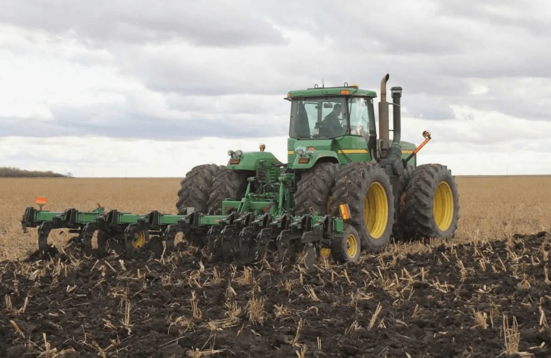 Зяблевая вспашка: зачем вспахивать почву осенью